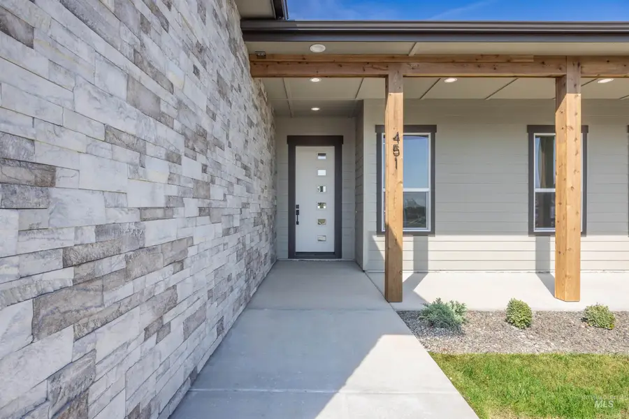 451 W Elaine Ct, Nampa, ID 83686 - #3