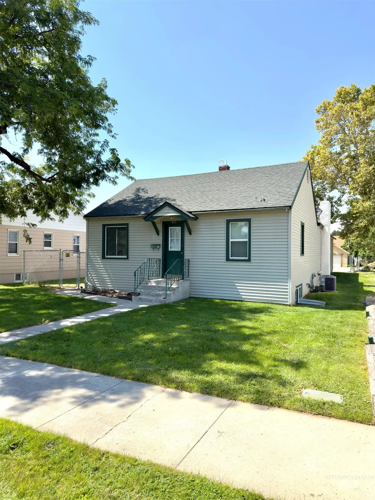 215 S Juniper St, Nampa, ID 83686 - #1