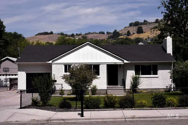 3804 W Catalpa Dr, Boise, ID 83703