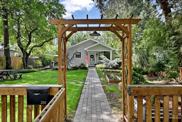 2011 N 19th St, Boise, ID 83702