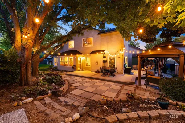 8155 W Burntree Ct, Boise, ID 83704