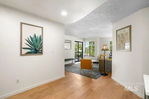 122 N Washington #2D, Moscow, ID 83843
