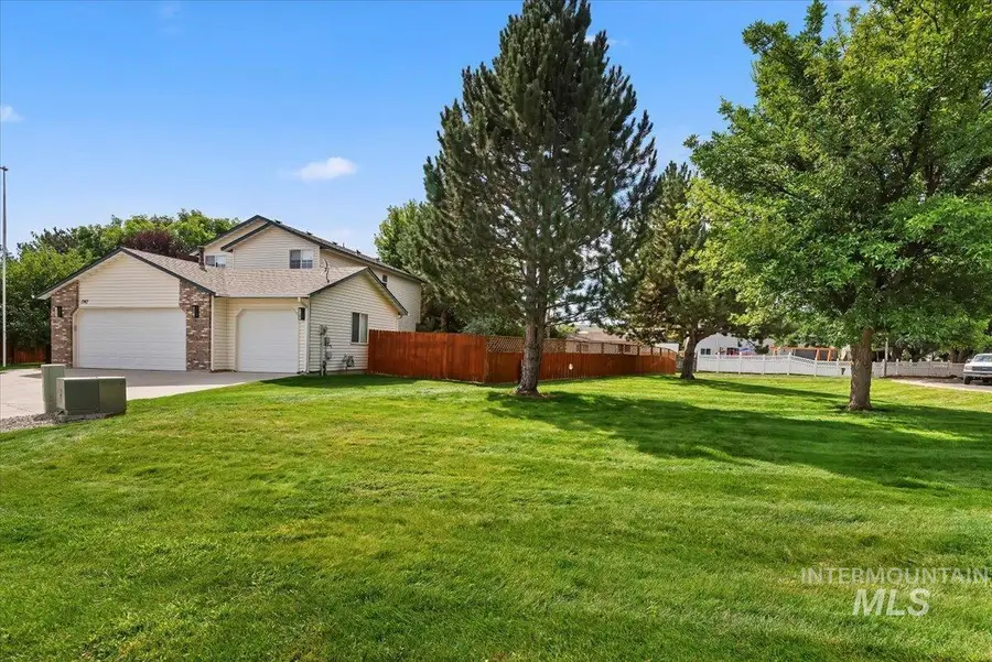 1747 N Four Point Pl, Kuna, ID 83634 - #3