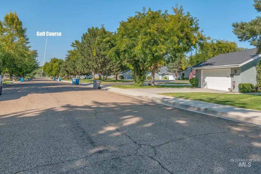 1823 Ray Ave, Caldwell, ID 83605 - #2