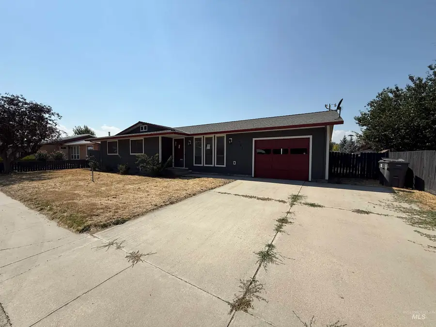 303 S 5th St W, Homedale, ID 83628 - #2