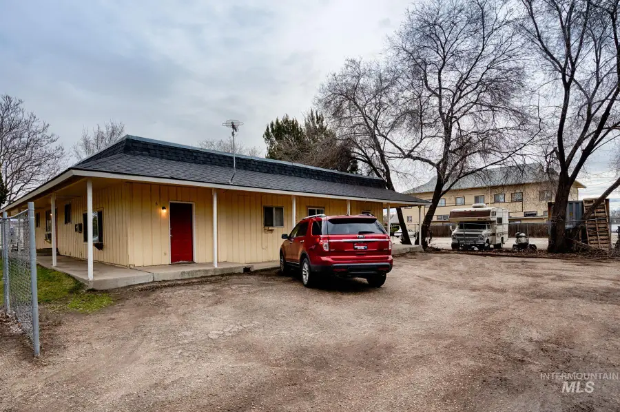 2406 Indiana Ave, Caldwell, ID 83605 - #2