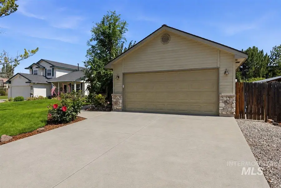 7766 Arlington Dr, Nampa, ID 83687 - #2