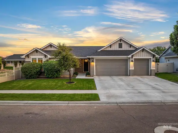 6237 E Canyon Crossing Dr, Nampa, ID 83687