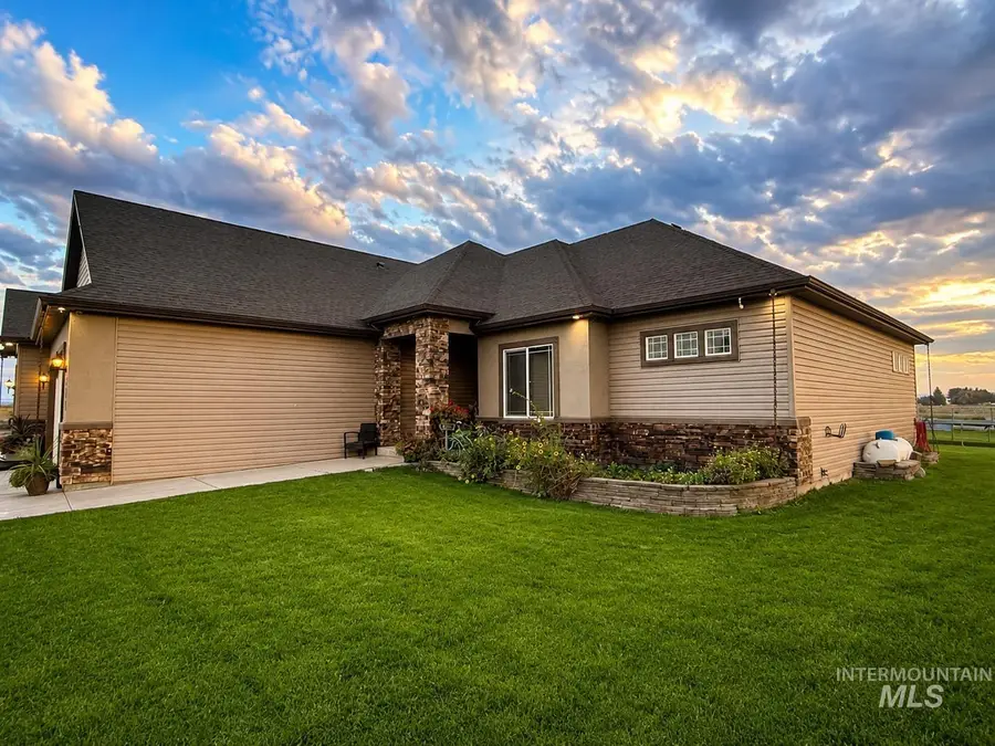355 14th St, Heyburn, ID 83336 - #3