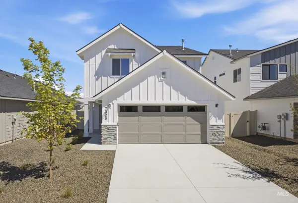 904 Thunderbolt Dr, Mountain Home, ID 83647