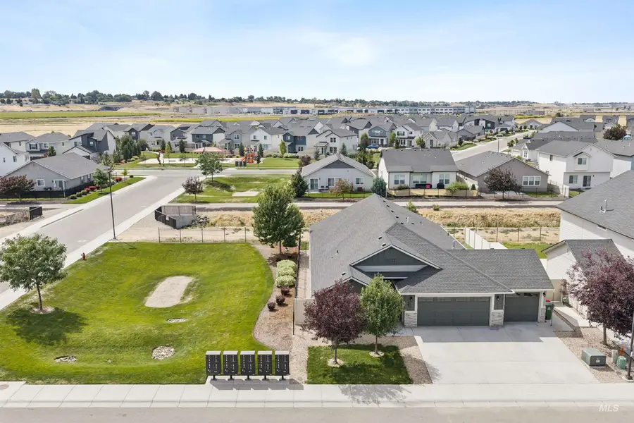 241 S Iceberg Lake Ave, Meridian, ID 83642 - #2