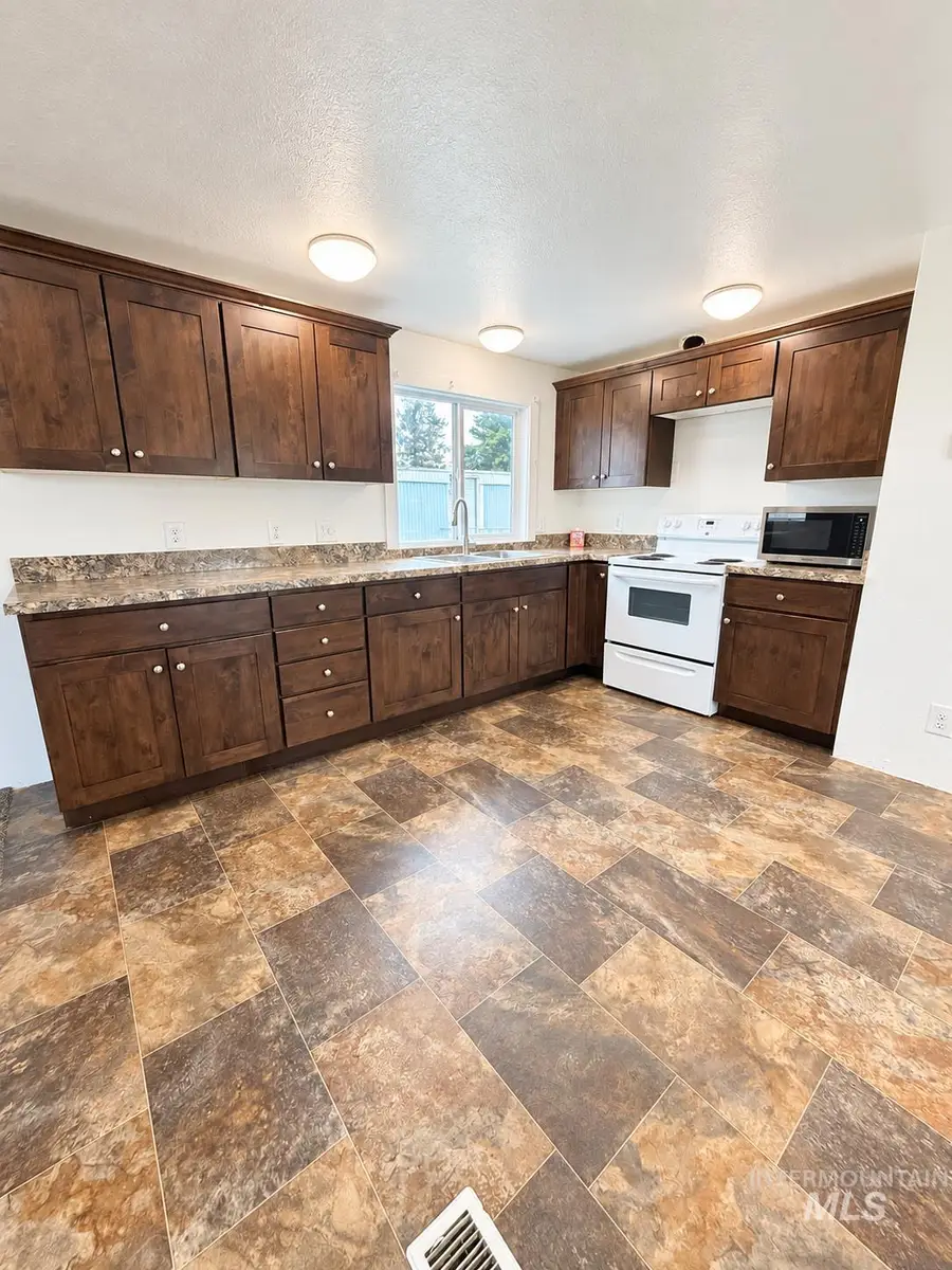 715 E Center St #Trlr 21, Kimberly, ID 83341 - #2