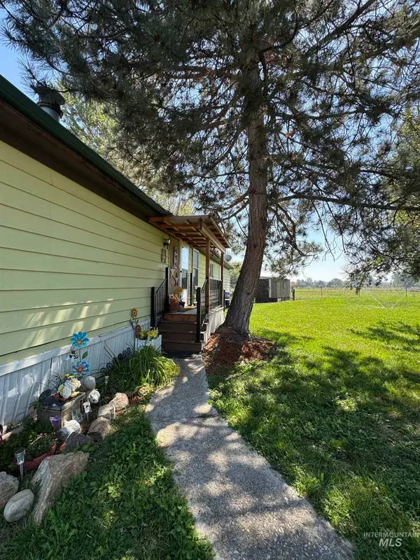 1200 Artesian Rd #36, Eagle, ID 83616