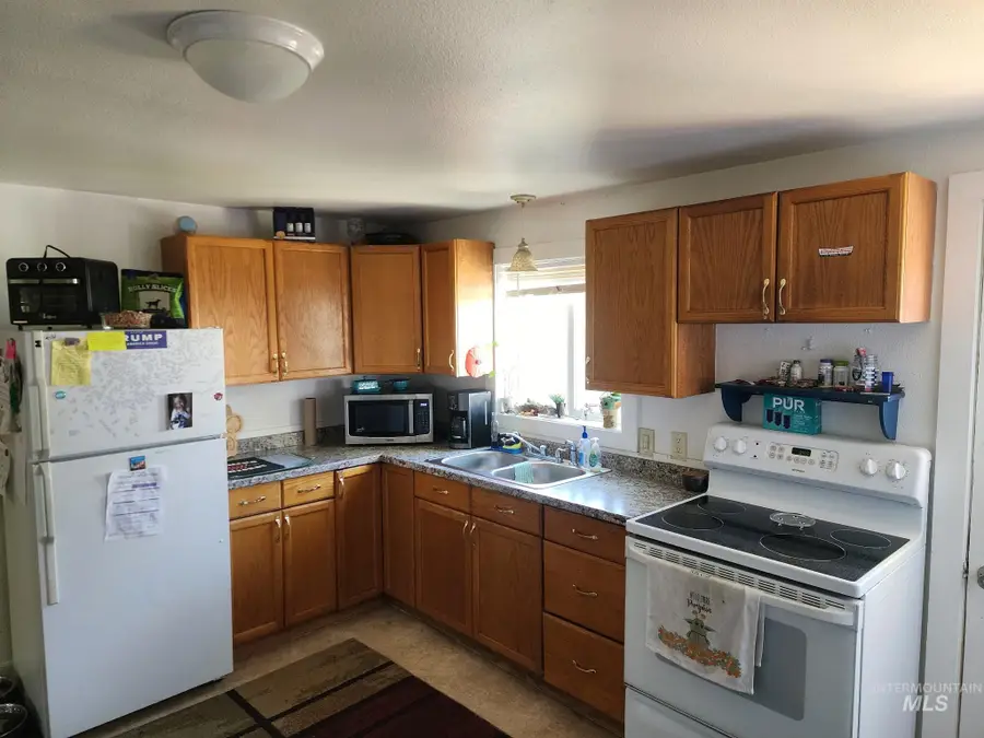 318 E Camas Ave, Fairfield, ID 83327 - #3