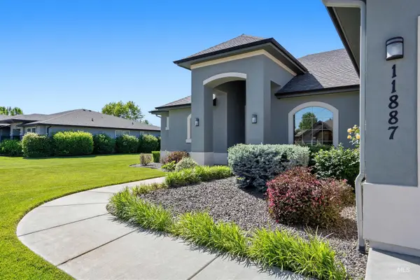 11887 W Pinewood River Lane, Star, ID 83669