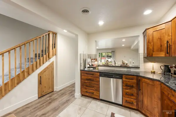 277 N Eagle Glen Ln, Eagle, ID 83616