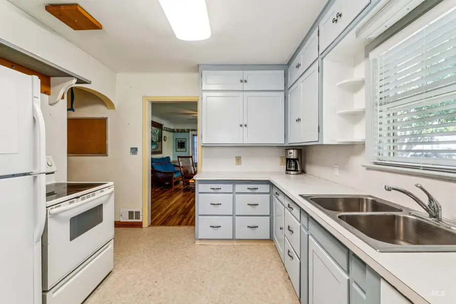 1629 S Pacific St, Boise, ID 83705 - #2