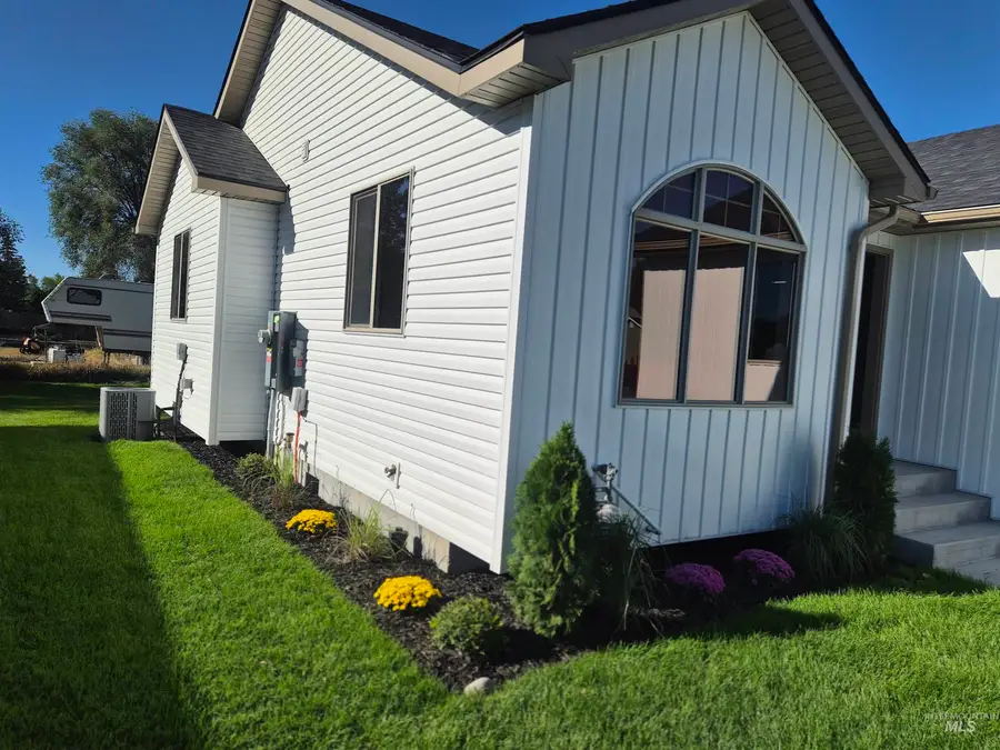 1069 Harris Loop, Blackfoot, ID 83221 - #2