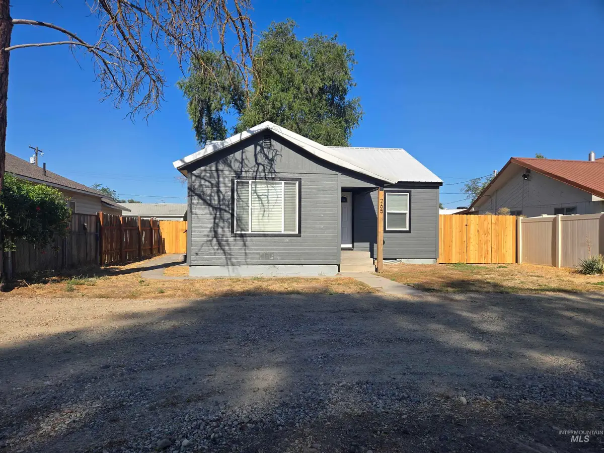 265 Nw 4th St, Ontario, OR 97914 - #1