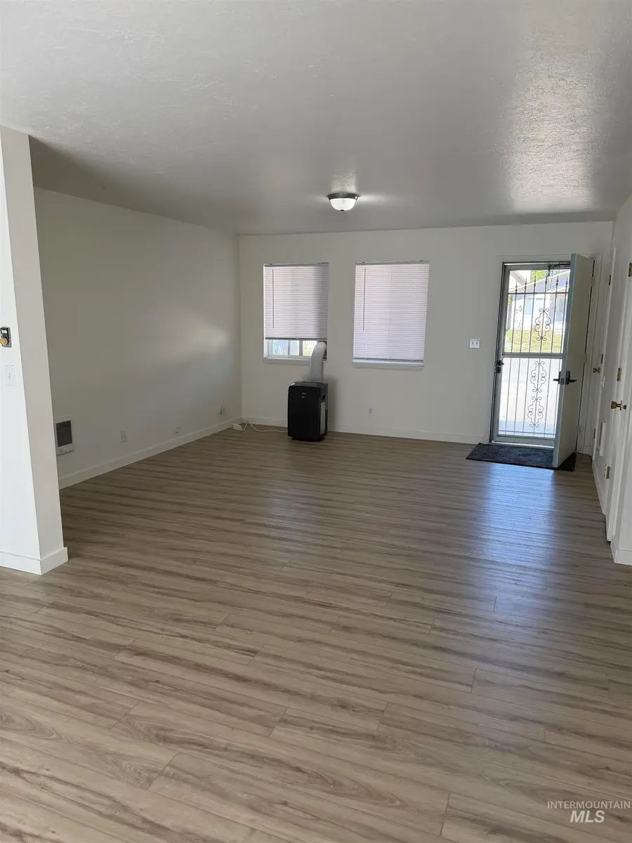 303 E Avenue J, Jerome, ID 83338 - #2