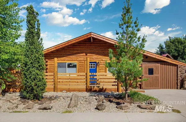 2210 Glen View Dr, Nampa, ID 83686