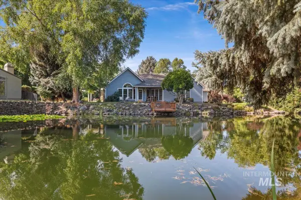 4886 N Lake Front Pl, Garden City, ID 83714