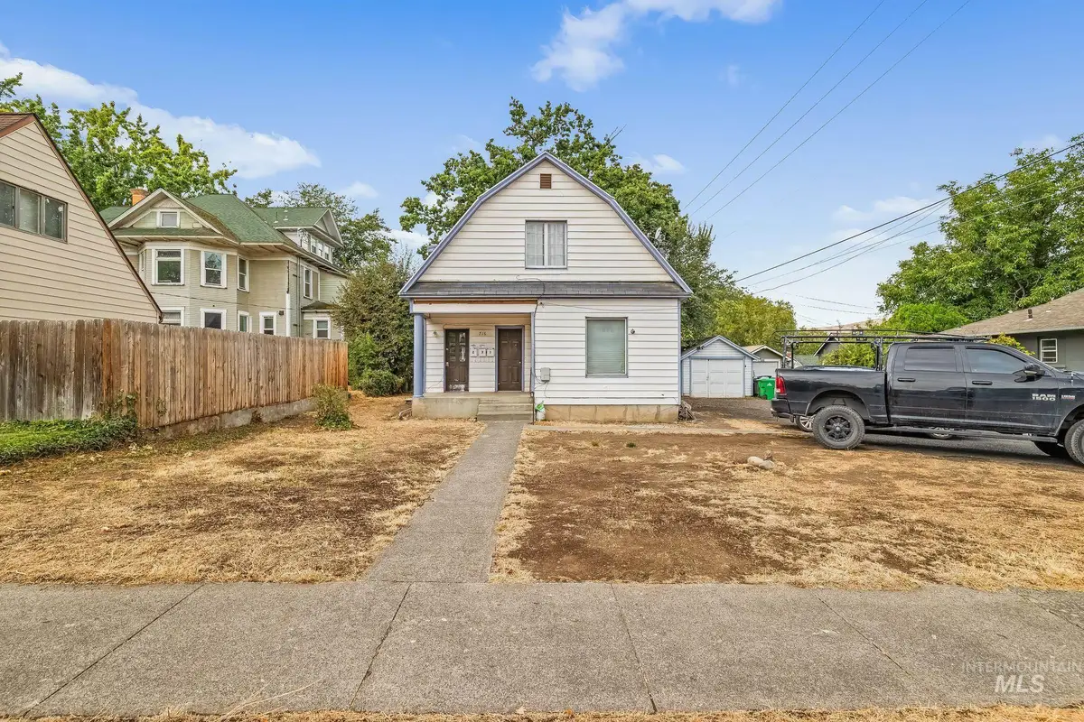 716 10th St, Lewiston, ID 83501 - #1