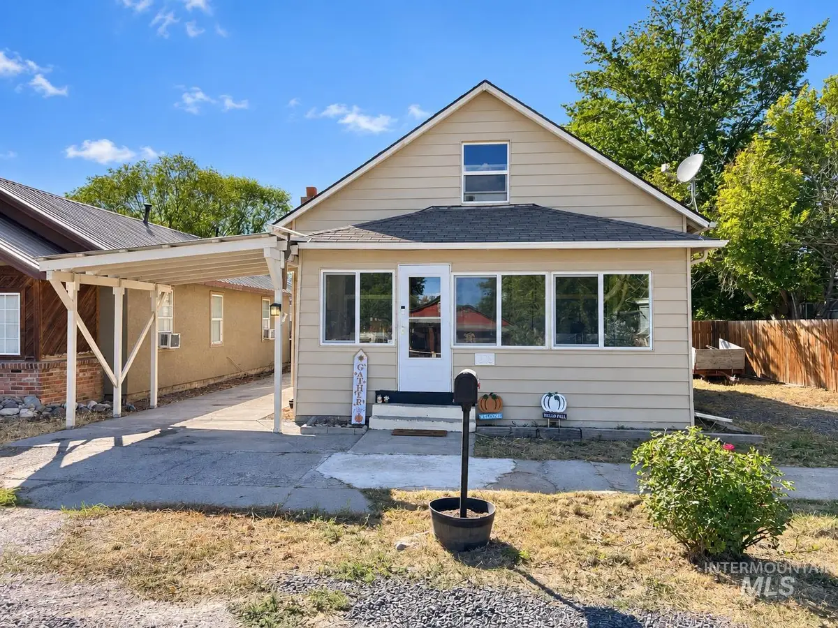313 Michigan St, Gooding, ID 83330 - #1