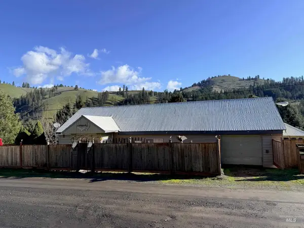 335 N Pine St, Peck, ID 83545