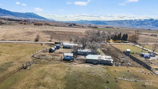 1044 W Samaria Ln, Malad City, ID 83252