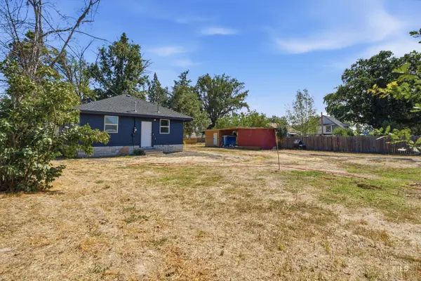 709 N 8th St, Parma, ID 83660