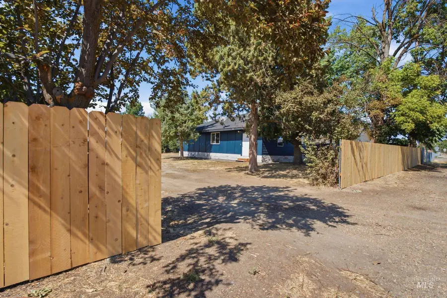 709 N 8th St, Parma, ID 83660 - #3
