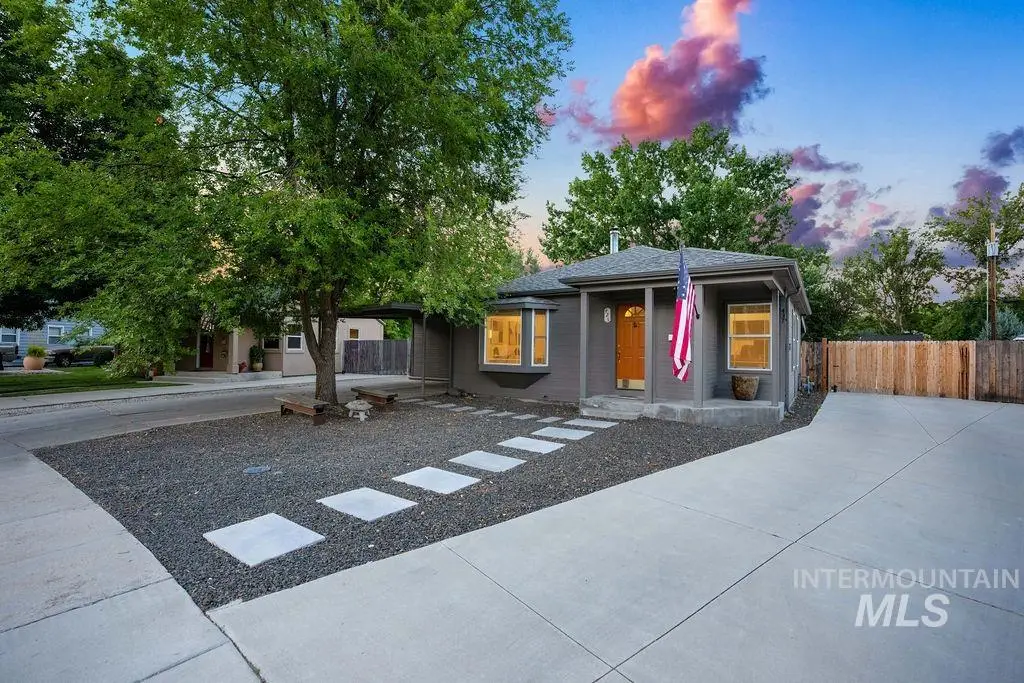 425 N Riverview Dr, Boise, ID 83712 - #1