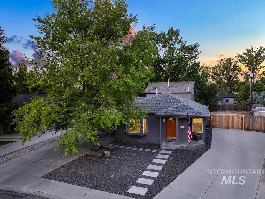 425 N Riverview Dr, Boise, ID 83712 - #2
