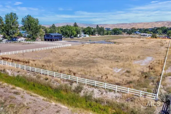 405 Saddle Ln, Emmett, ID 83617
