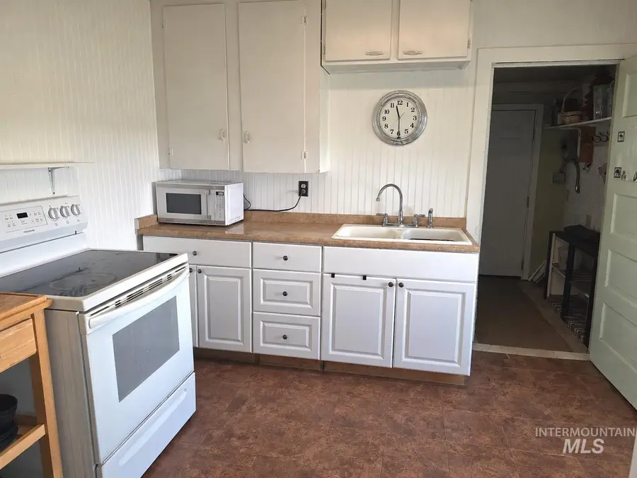 102 N 2nd St, Elk River, ID 83827 - #2