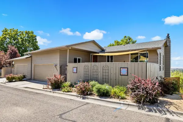 4991 N Bitterbrush Dr, Boise, ID 83703