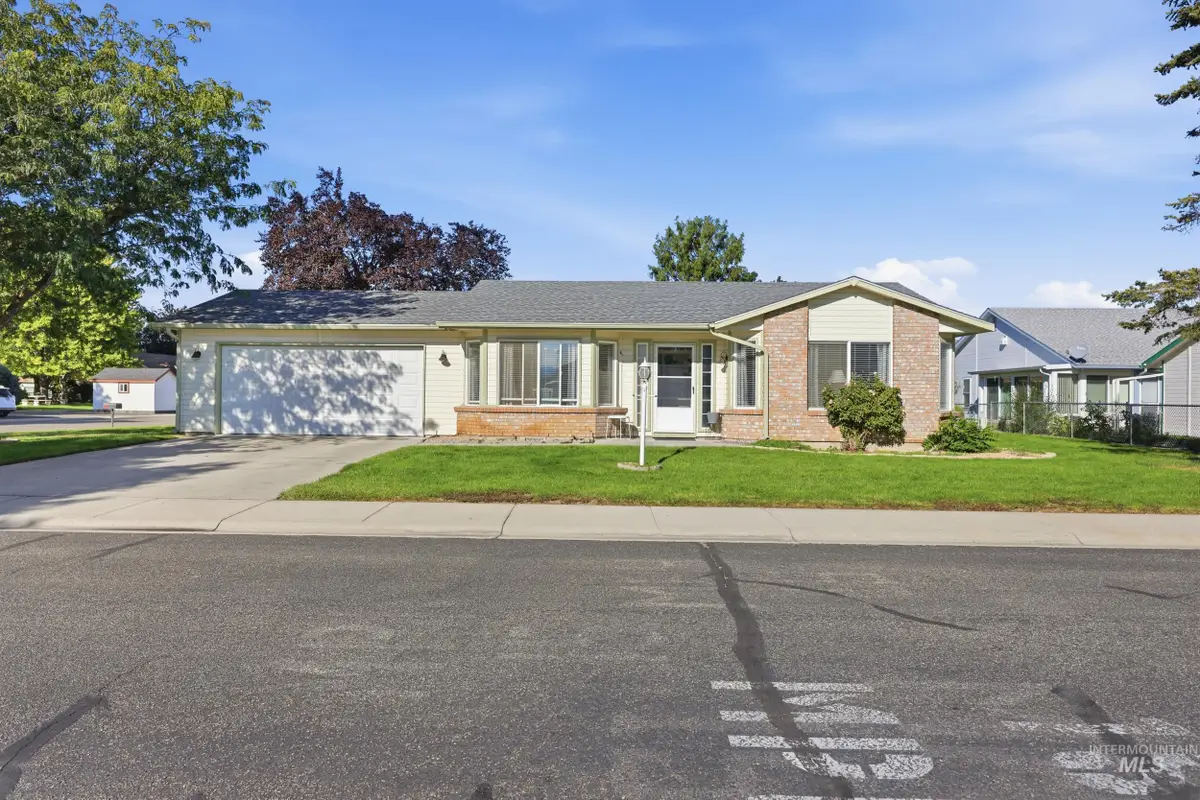 8250 W Clubhouse Ln, Garden City, ID 83714 - #1