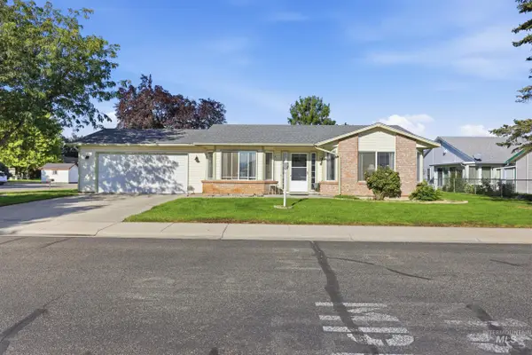 8250 W Clubhouse Ln, Garden City, ID 83714