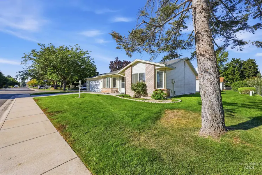 8250 W Clubhouse Ln, Garden City, ID 83714 - #2