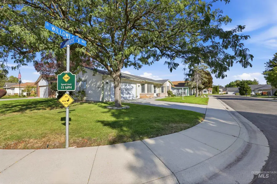 8250 W Clubhouse Ln, Garden City, ID 83714 - #3