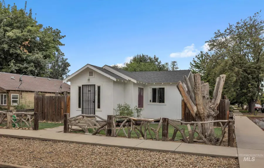 202 S 18th Ave, Caldwell, ID 83605 - #3