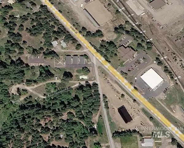 107 N Cabarton Rd, Cascade, ID 83611