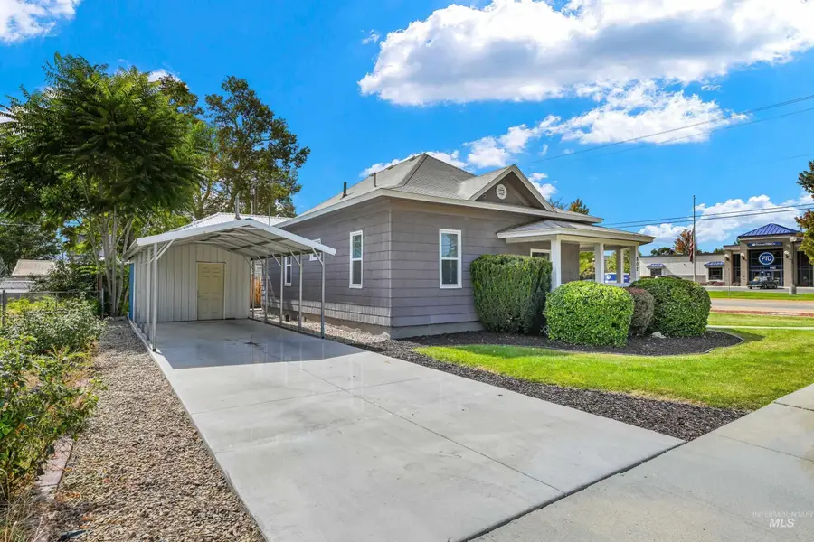 802 Everett St, Caldwell, ID 83605 - #3