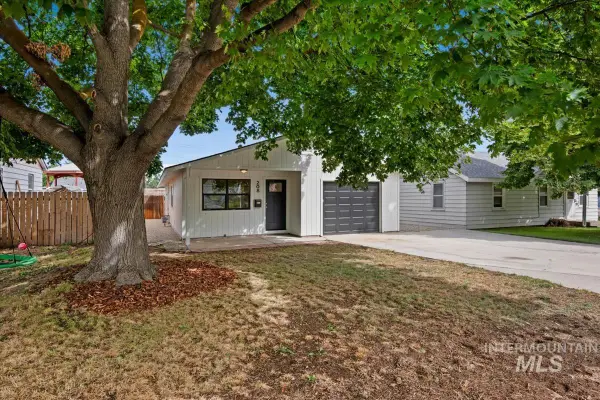 208 Young Ave., Nampa, ID 83651