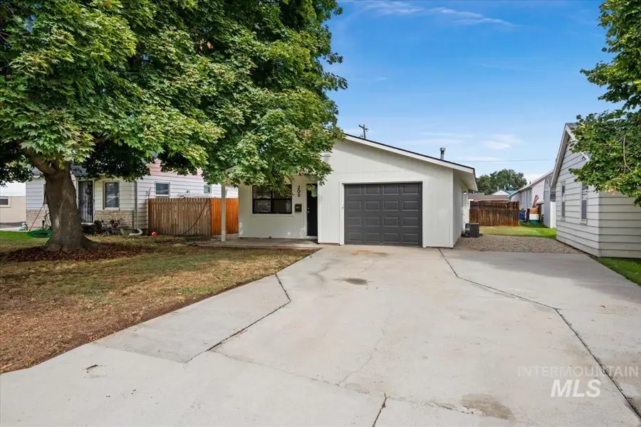 208 Young Ave., Nampa, ID 83651 - #2