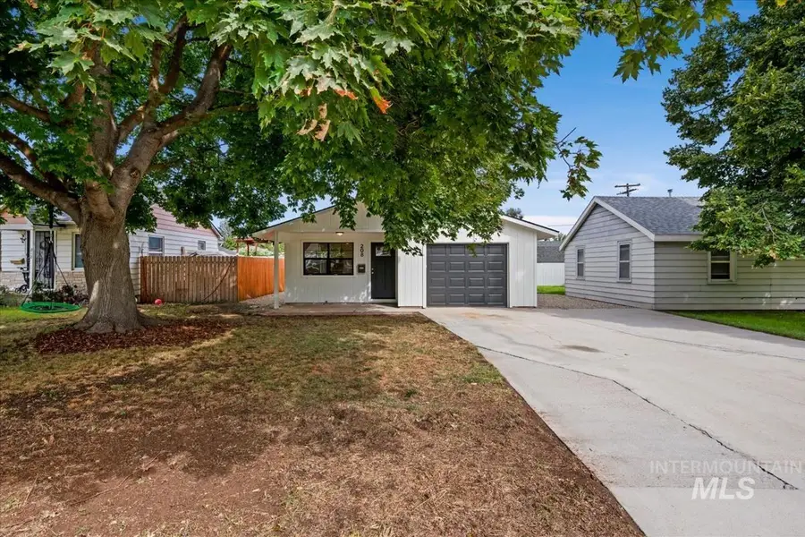 208 Young Ave., Nampa, ID 83651 - #3