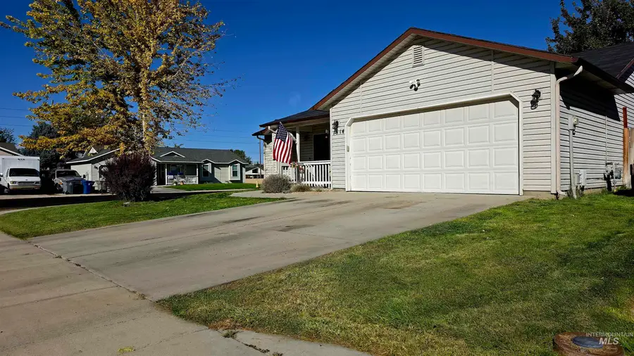1614 S Woodland Dr, Nampa, ID 83646 - #2