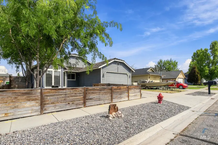 1372 W Crest Wood Dr, Meridian, ID 83642 - #2