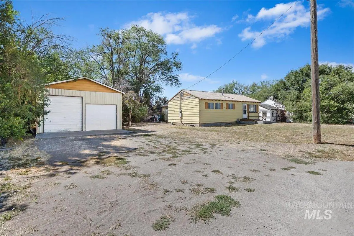 342 W Railroad Ave, Hansen, ID 83334 - #1